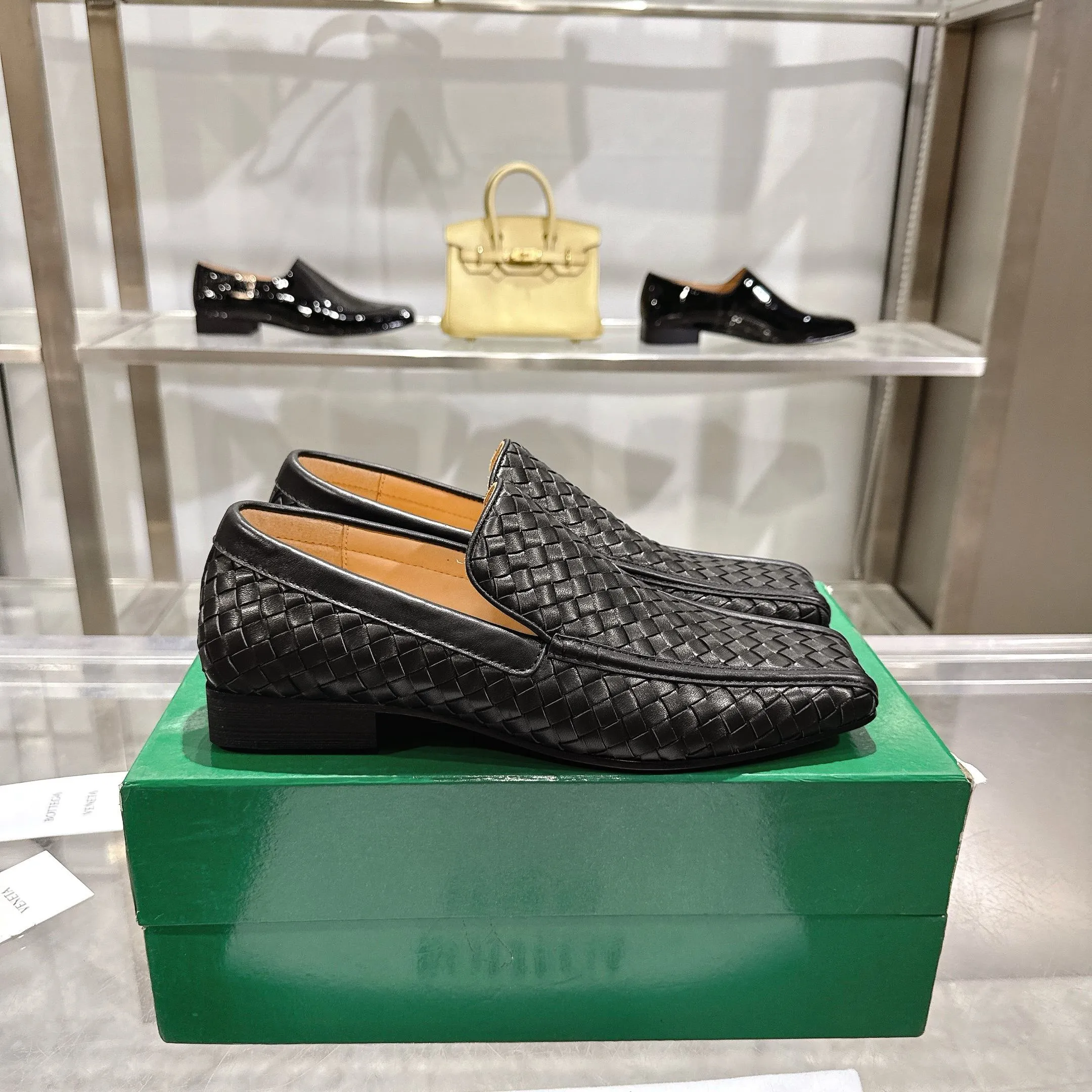 [BV] Top P: 860💰 Couple model, Size: Women 35-39, Men 39--44 (Female 40.41. Men 38. 45, non-refundable) Bottega Veneta 2025 Autumn Counter Synchronous Couple Model Bottega Veneta square-toe low-heeled shoes woven from mixed-breed sheep! Patent leather matching! Low-key luxury and solid color! Leather outsole! [Rose][Rose]! Purely hand-woven and operated, the original board is reproduced one-to-one! quality assurance!